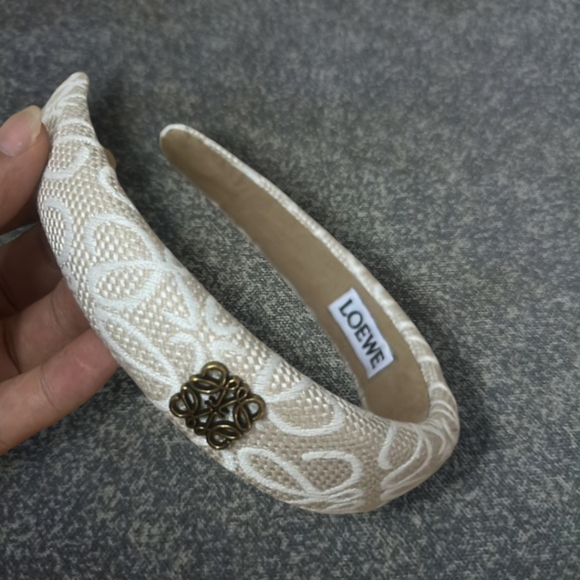 One Size/Stylish never worn loewe headband - Picture 1 of 1